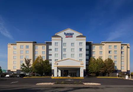 Fairfield Inn & Suites Newark Liberty International Airport Отели рядом с достопримечательностью «Технологический институт Нью-Джерси»