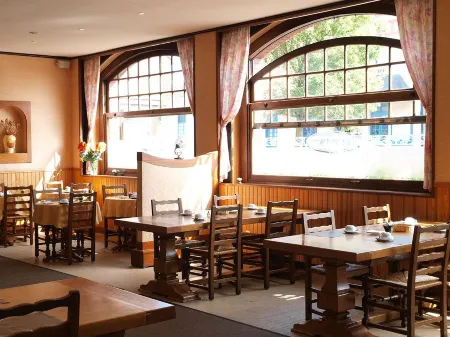 Hôtel Moderne Отели в г. Жизор