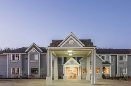 Brush Inn and Suites Hotels in Fort Morgan