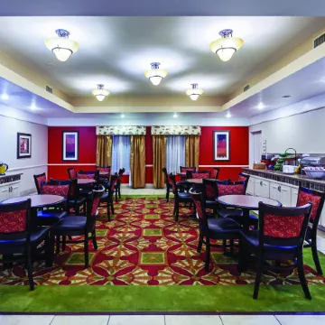 La Quinta Inn & Suites by Wyndham Winnie