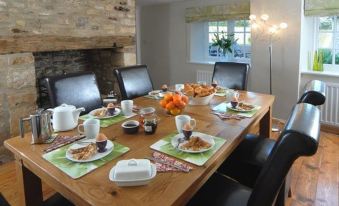 Gardeners Cottage - Housity