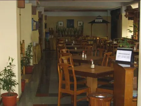 Mutiara Hotel and Convention Отели рядом с достопримечательностью «Trek Lari KONI GOR Pajajaran»