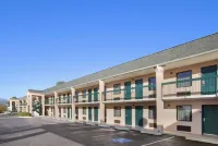 Days Inn by Wyndham Lexington/Columbia - Parking