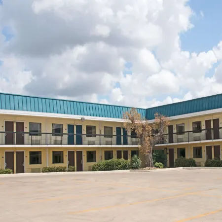 Days Inn by Wyndham Central San Antonio NW Medical Center