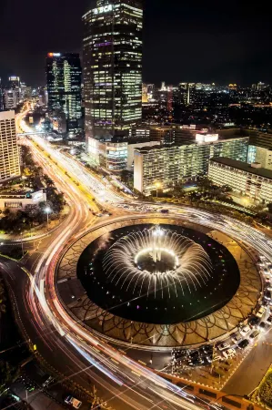 Novotel Jakarta Gajah Mada Отели рядом со станцией Jakartakota Station
