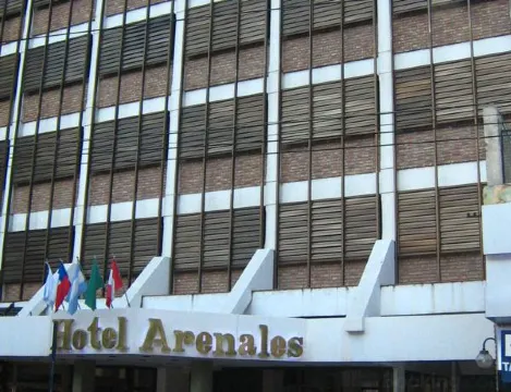 HOTEL ARENALES - Housity