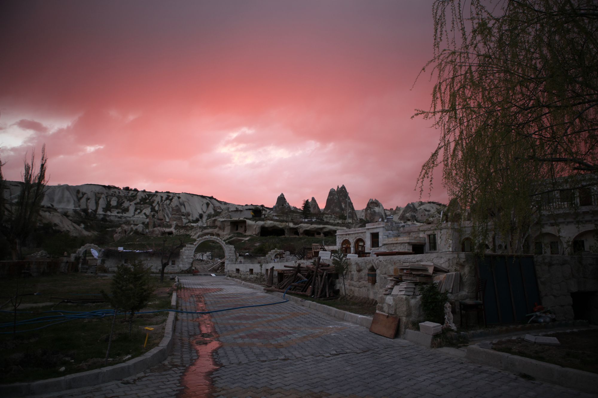 Holiday Cave Hotel