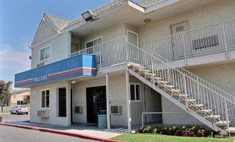 Motel 6 Bakersfield, CA - East