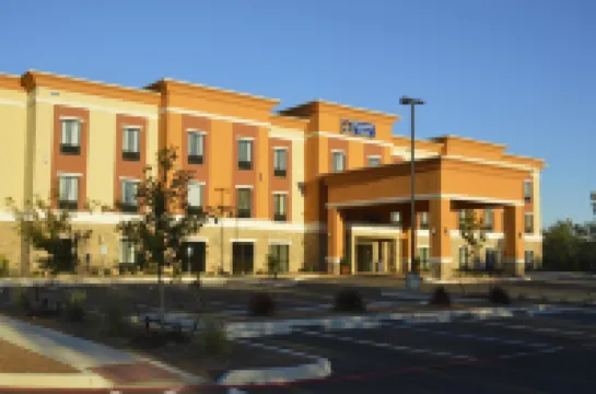 Best Western Plus Elmendorf Hotel