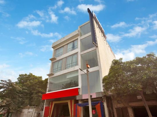 OYO Townhouse 5244 Galaxy Rooms