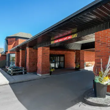 Comfort Hotel & Suites