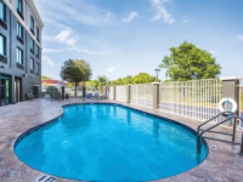 La Quinta Inn & Suites by Wyndham Clearwater South Hotels in Pinellas Park