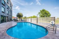 La Quinta Inn & Suites by Wyndham Clearwater South Hotel di Pinellas Park