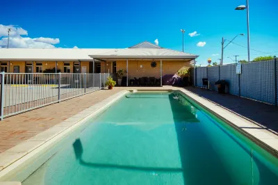 Club Motor Inn Hotels near Narrabri Airport