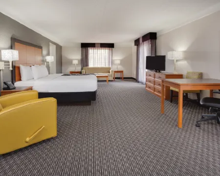 小石城北部麥凱恩購物中心拉昆塔温德姆套房酒店 北小石城酒店