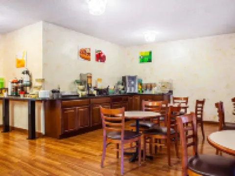 ควอลิตี้ อินน์ แอนด์ สวีทส์ แชมเพน นอร์ท - เออร์บานา โรงแรมในแชมเปญ