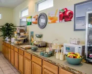 Baymont by Wyndham Pensacola at NAS Corry - Frühstück