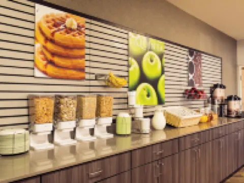 La Quinta Inn & Suites by Wyndham Fairbanks Airport Hotels in College