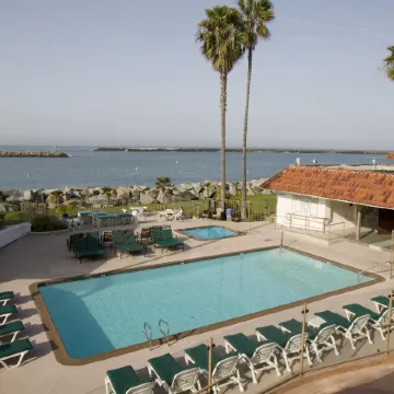 Oceanside Marina Suites - A Waterfront Hotel