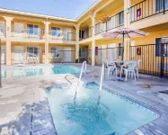 Econo Lodge Inn & Suites Lodi - Wine Country Area