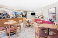 Days Inn & Suites by Wyndham Fargo 19th Ave/Airport Dome Hotels in Moorhead