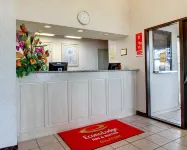 Econo Lodge Inn & Suites