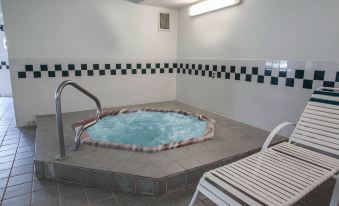 Quality Inn Near I-72 and Hwy 51