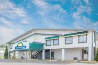 Days Inn & Suites by Wyndham Port Huron Hotels in Port Huron