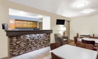 Super 8 by Wyndham Lewisburg