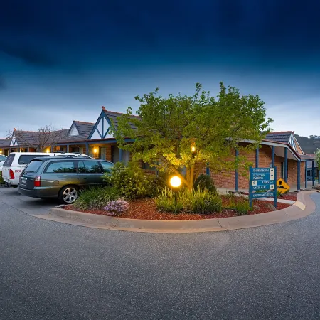 Blazing Stump Motel & Suites