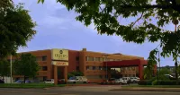 Oxford Suites Redding