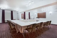 Ramada by Wyndham Red Deer Hotel and Suites Hotels in Sylvan Lake