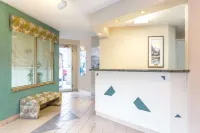 Super 8 by Wyndham Golden