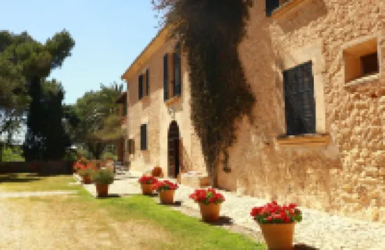 Oliver Moragues Grandhouse & Vineyard