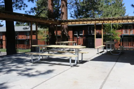 Bluelake Inn @ Heavenly Village Отели рядом с достопримечательностью «South Lake Tahoe»