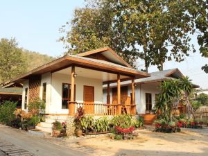 Bann Saiyok Homestays