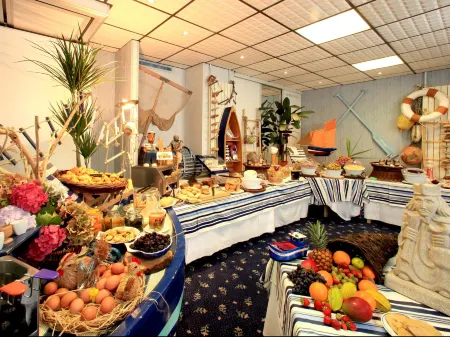 Hotel Aigue Marine Отели в г. Плёбьян