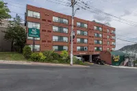 Quality Hotel Harbourview Hotel dekat Memorial University of Newfoundland