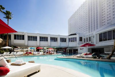 屋外プール トロピカーナ ラスベガス ア ダブルツリー バイ ヒルトン ホテル＆リゾートの写真