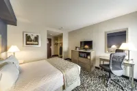 Monte Carlo Inn Oakville Suites Hotel dekat Sheridan College