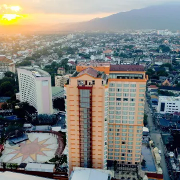 Duangtawan Hotel Chiang Mai Отели рядом с достопримечательностью «Старый город Чан Май»