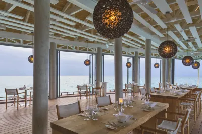 Kuramathi Maldives Hotel a 