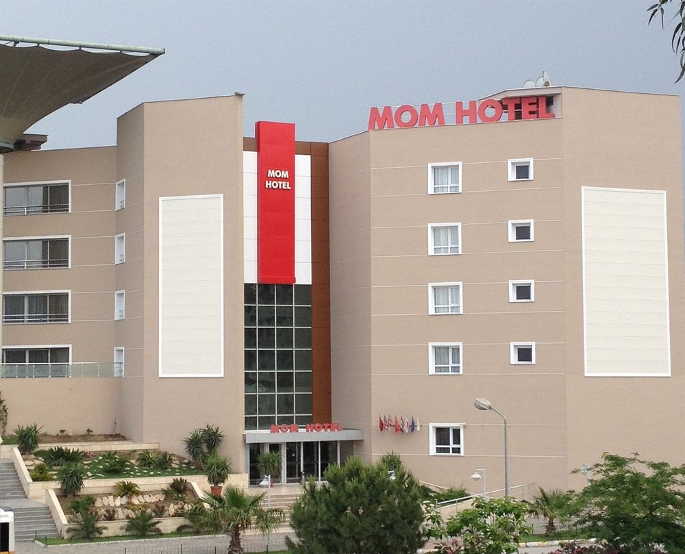 Mom Hotel