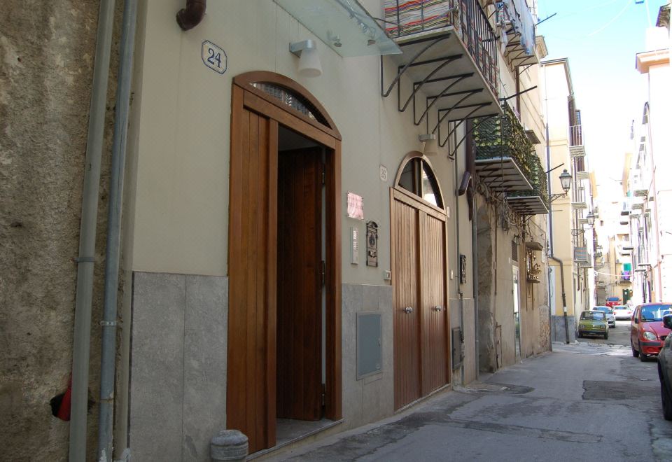 Bed and Breakfast Federico Secondo-Palermo Updated 2022 Room Price-Reviews  & Deals | Trip.com