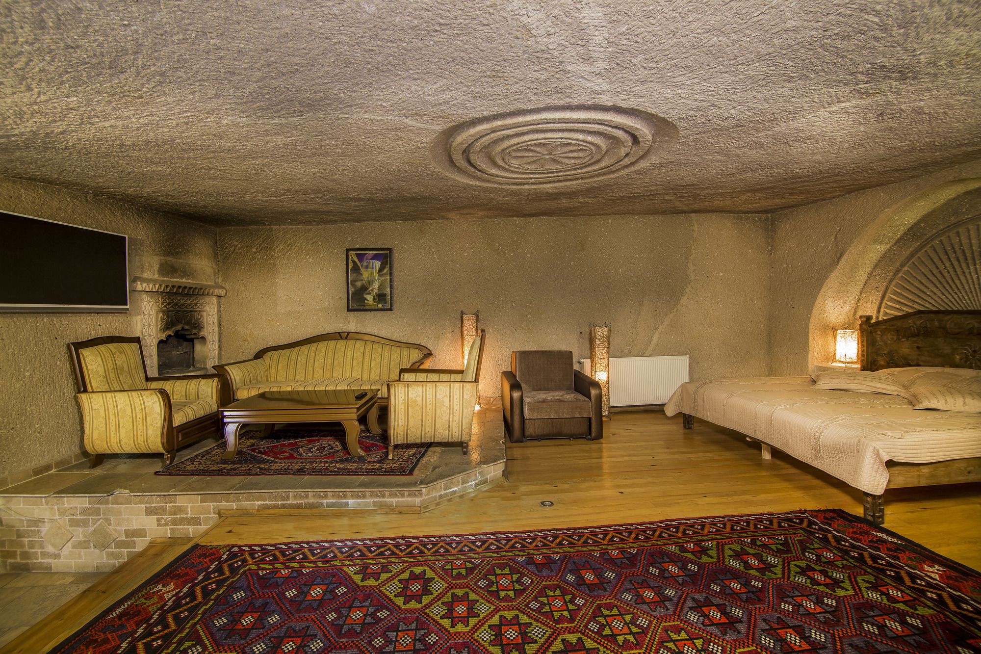 Roma Cave Suite