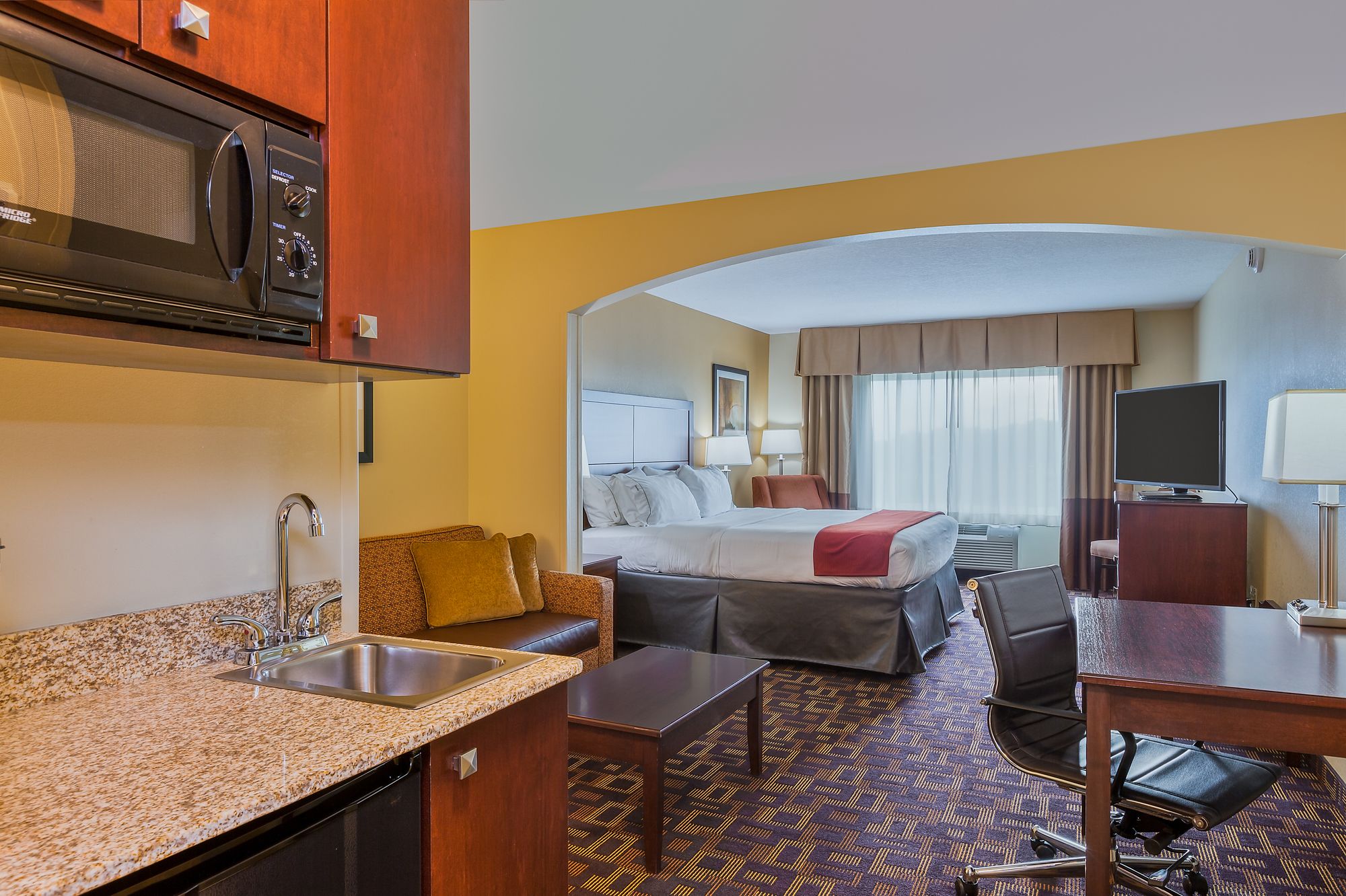 Holiday Inn Express Hotel & Suites Salina, an Ihg Hotel