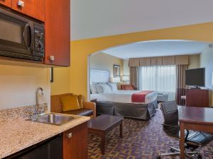 Holiday Inn Express & Suites Salina