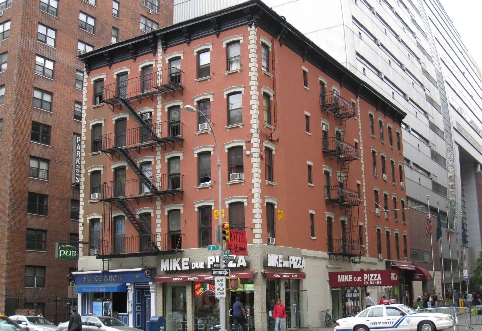 칼튼 암스 호텔 이미지