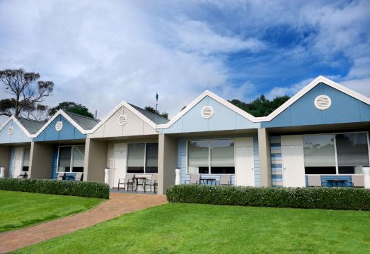 소렌토 비치 모텔의 깔끔한 객실 내부 모습