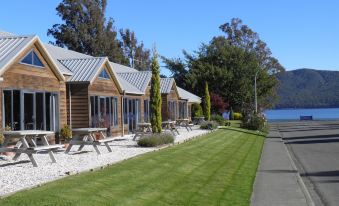 Lakefront Lodge